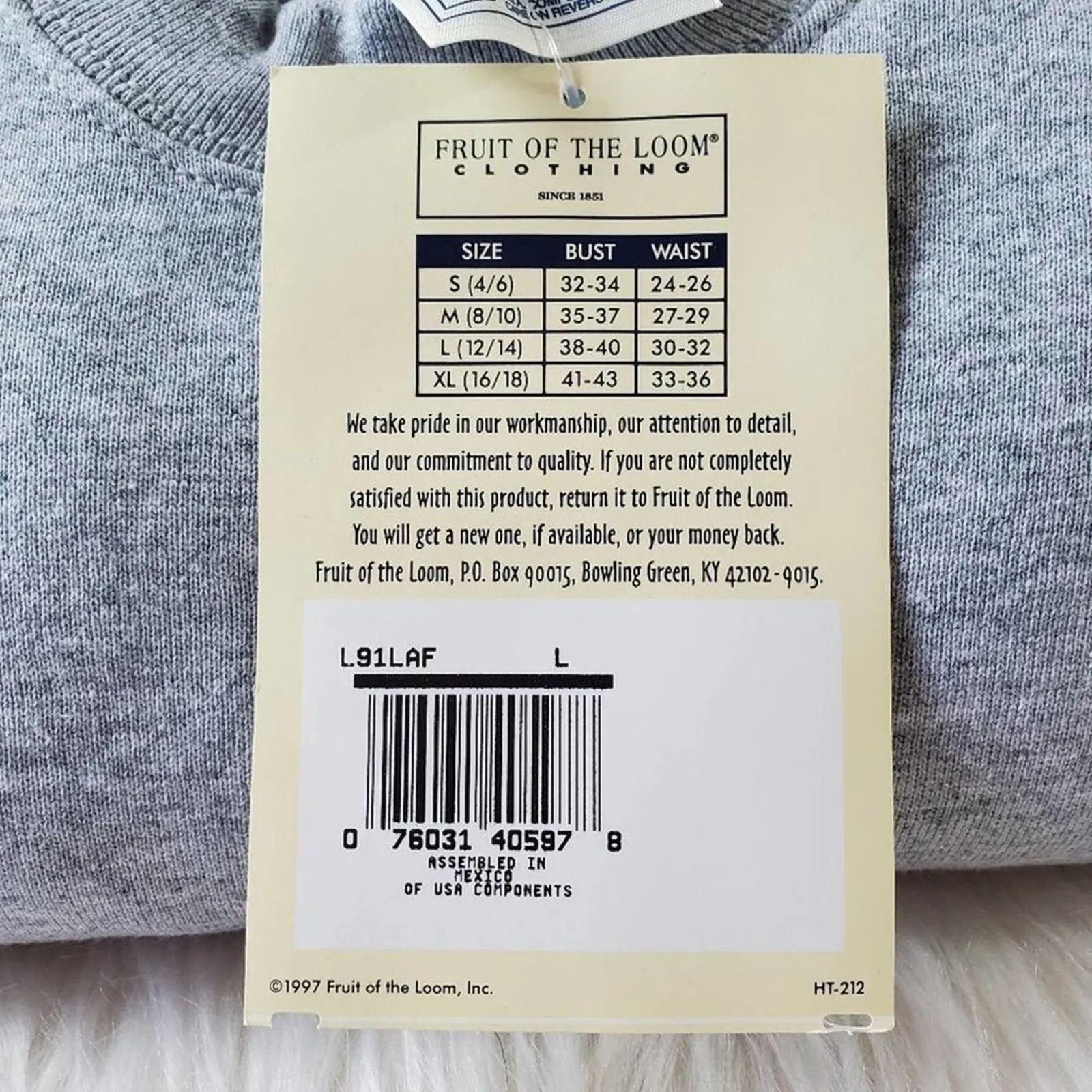 - NWT Vintage 90s Fruit Of The Loom Sweatshirt │L