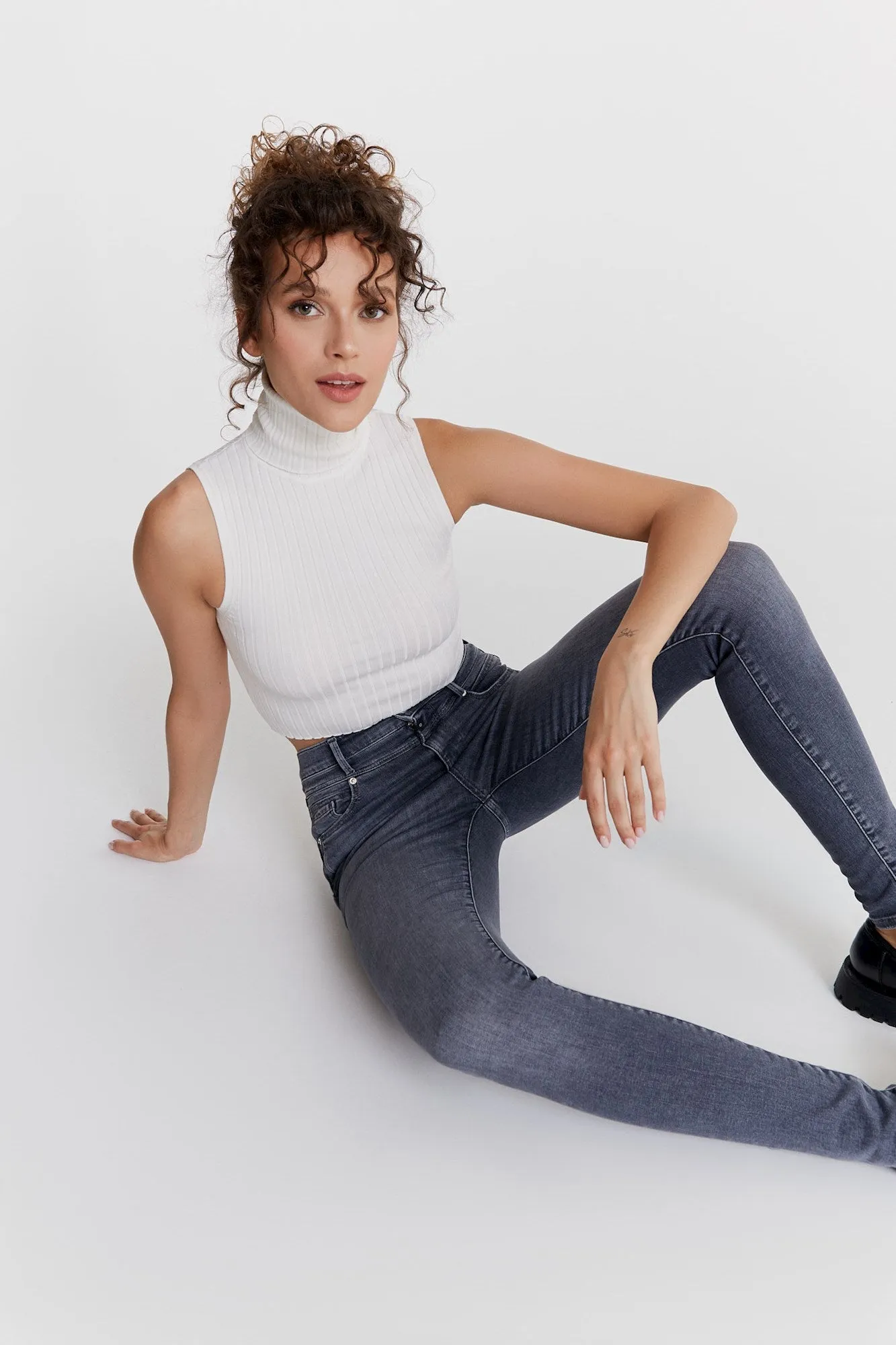 Lisa Ultra High Waist 5 Pocket Jeans Smoke grey
